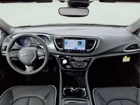 New 2026 Chrysler Pacifica Limited image 10