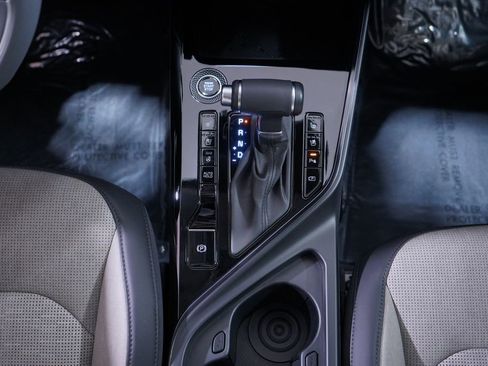 Used 2025 Kia Niro SX Touring image 14