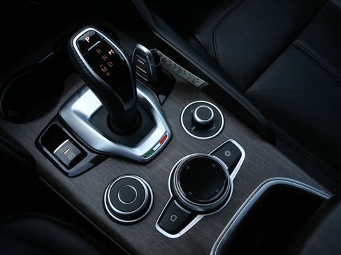 Used 2021 Alfa Romeo Giulia Ti w/ Nero Edizione image 35