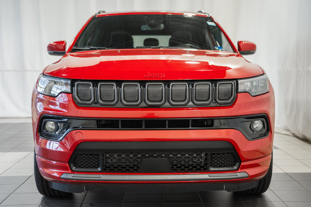 Certified 2022 Jeep Compass Limited AWD/4WD image 2