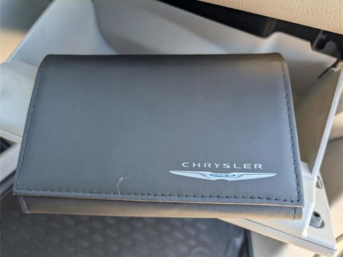 Used 2018 Chrysler Pacifica Limited image 40