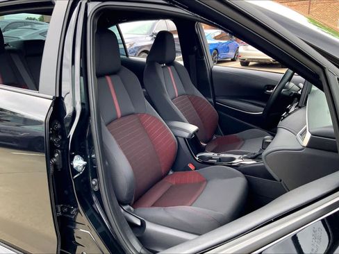 Used 2025 Toyota Corolla SE image 9