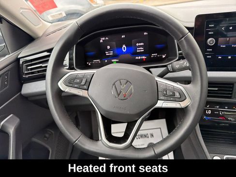 Used 2025 Volkswagen Jetta SE w/ Sunroof Package FWD image 18