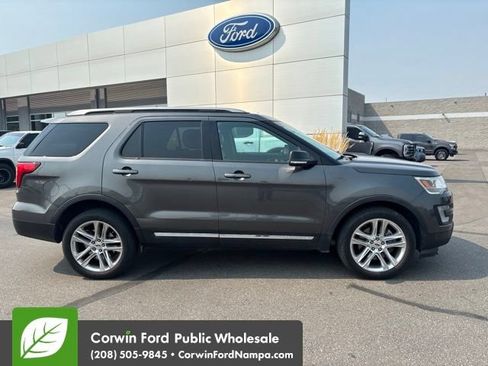 Used 2017 Ford Explorer XLT w/ Equipment Group 202A AWD/4WD image 4