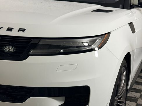 Used 2023 Land Rover Range Rover Sport SE image 11