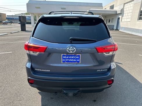 Used 2017 Toyota Highlander XLE AWD/4WD image 5
