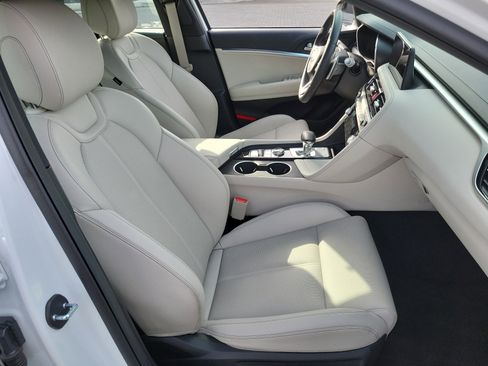 Certified 2025 Genesis G70 2.5T image 18