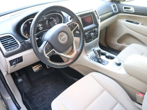 Used 2019 Jeep Grand Cherokee Laredo image 30