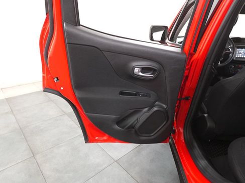 Used 2019 Jeep Renegade Latitude w/ Cold Weather Group image 22