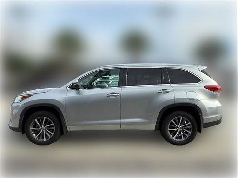 Used 2018 Toyota Highlander XLE FWD image 4