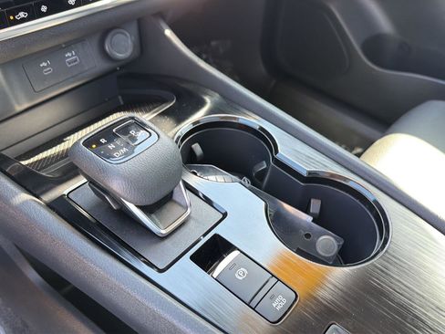 Used 2022 Nissan Rogue SV w/ SV Premium Package image 28