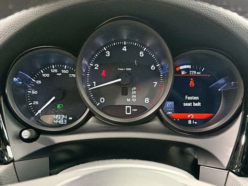 Used 2025 Porsche Macan image 38