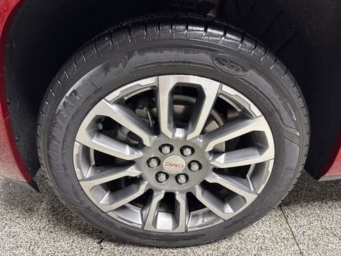 Used 2023 GMC Acadia Denali w/ Denali Ultimate Package FWD image 3