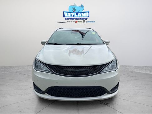 Used 2020 Chrysler Pacifica Limited FWD image 44