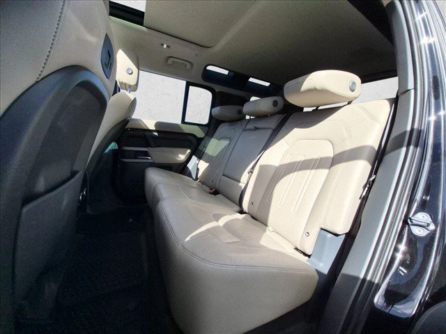Used 2022 Land Rover Defender 110 SE AWD/4WD image 18
