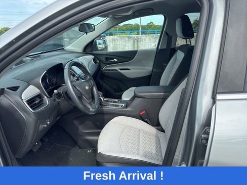 Used 2023 Chevrolet Equinox LT FWD image 2