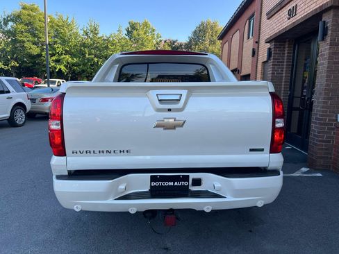 Used 2011 Chevrolet Avalanche LTZ AWD/4WD image 5