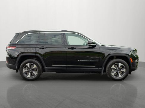 Used 2022 Jeep Grand Cherokee Limited 4xe w/ Luxury Tech Group II AWD/4WD image 8