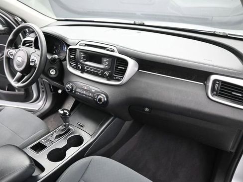 Used 2017 Kia Sorento L image 38