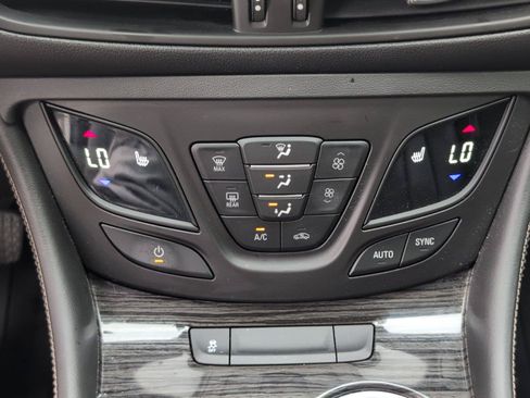 Used 2018 Buick Envision Essence FWD image 24
