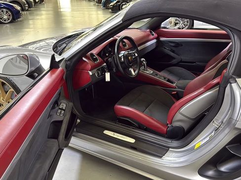 Used 2022 Porsche 718 Boxster Spyder RWD image 16