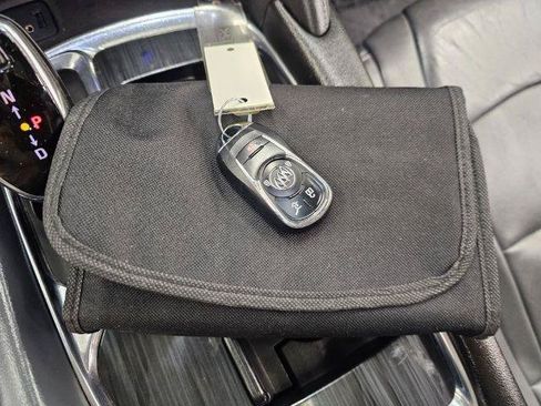 Used 2019 Buick Enclave Essence FWD image 29
