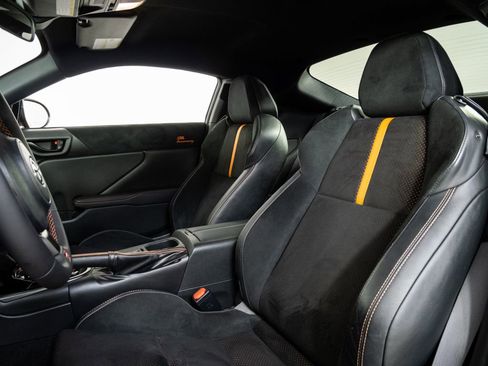 Used 2023 Toyota GR86 10th Anniversary SE image 5