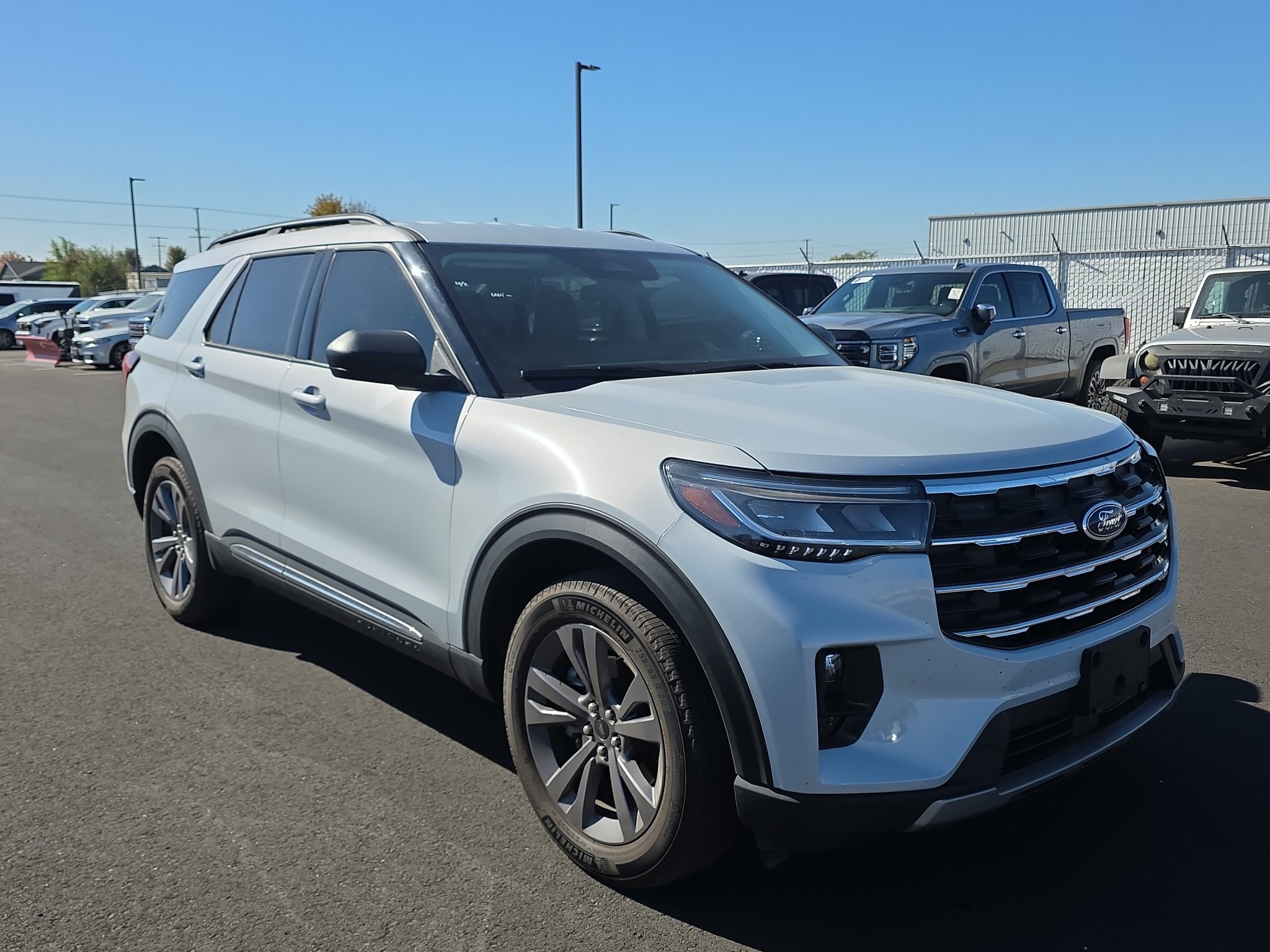 Used 2025 Ford Explorer Active w/ Active Comfort Package AWD/4WD image 1
