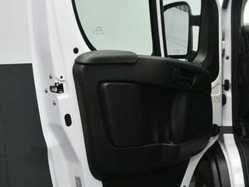 Used 2025 RAM ProMaster 2500 w/ Convenience Group image 13