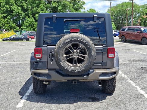 Used 2016 Jeep Wrangler Unlimited Sahara AWD/4WD image 5