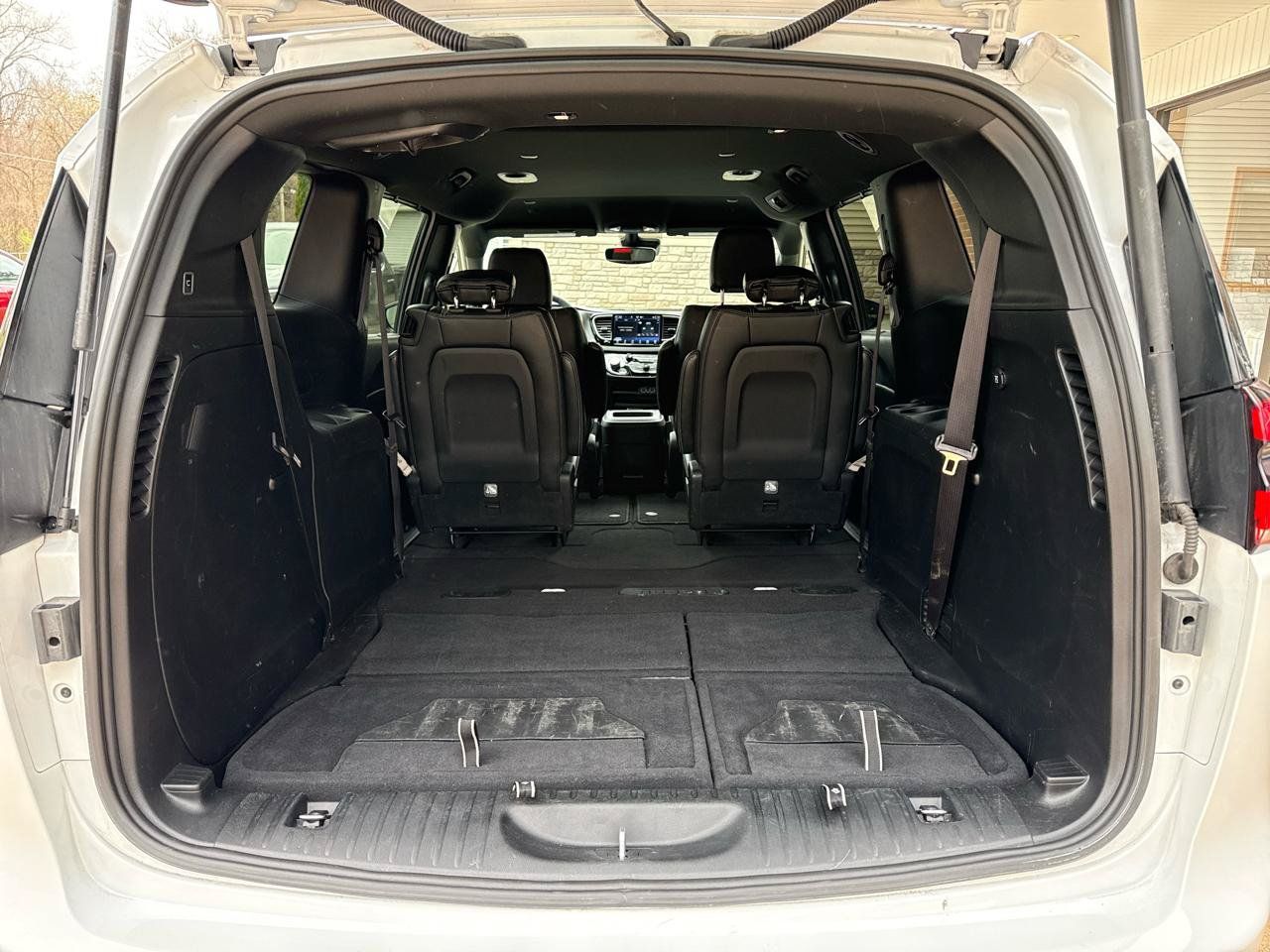Used 2025 Chrysler Pacifica Select FWD image 19