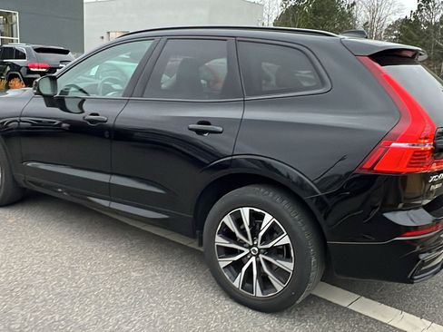 Used 2024 Volvo XC60 B5 Core image 10
