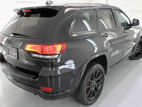 Used 2019 Jeep Grand Cherokee Altitude AWD/4WD image 30