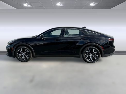 Used 2025 Toyota Crown XLE image 2