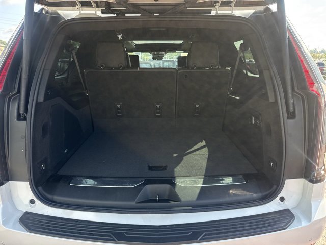 Used 2024 Cadillac Escalade ESV Premium Luxury RWD image 28