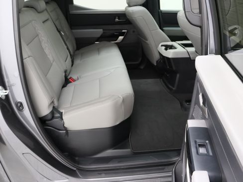 Used 2025 Toyota Tundra Limited AWD/4WD image 40