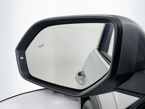 Used 2025 Volkswagen Atlas SE image 16