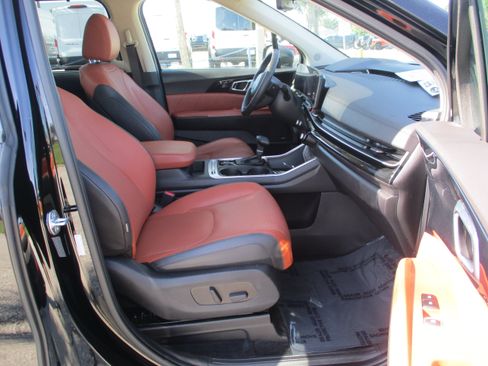 Used 2025 Kia Carnival SX Prestige FWD image 9