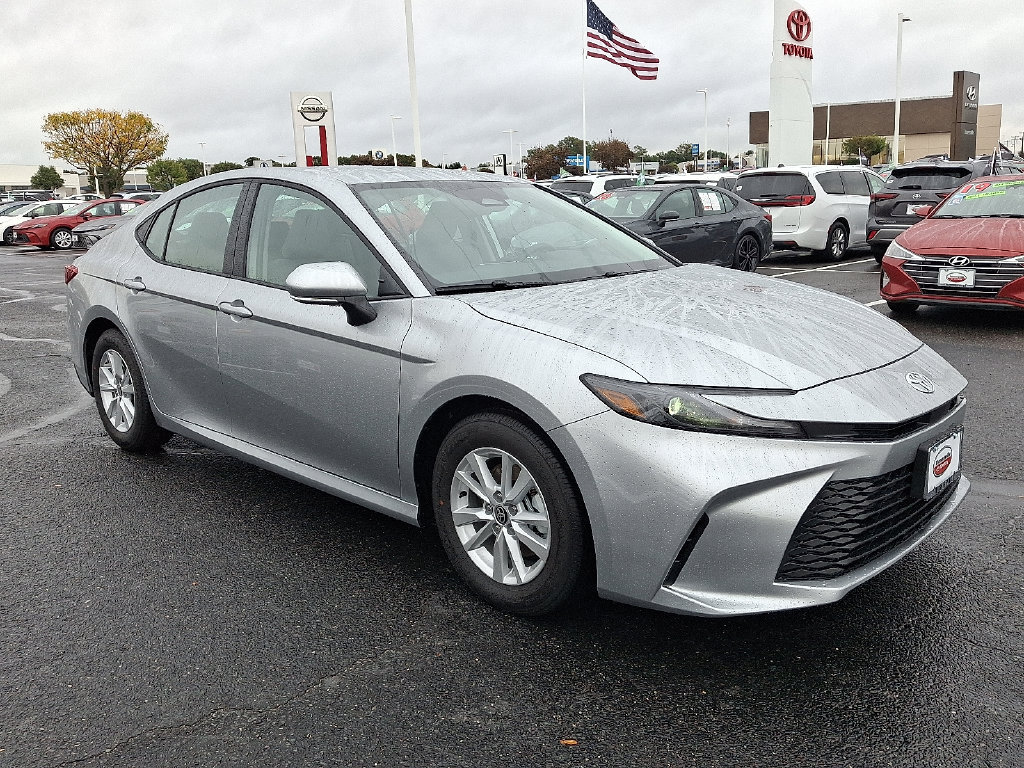 Used 2026 Toyota Camry LE FWD image 3