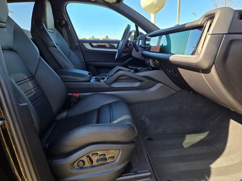 Certified 2025 Porsche Cayenne image 39