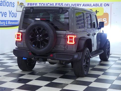 Used 2022 Jeep Wrangler Unlimited Sahara image 6