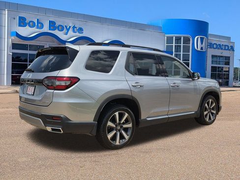 Used 2024 Honda Pilot Touring image 5