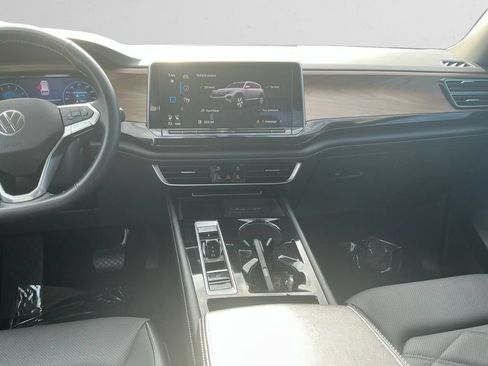 Used 2025 Volkswagen Atlas SE AWD/4WD image 11