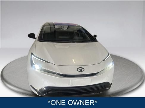Used 2025 Toyota Prius FWD image 3