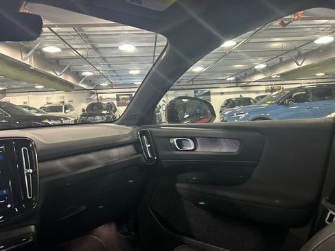 Certified 2023 Volvo C40 P8 Recharge Plus image 24