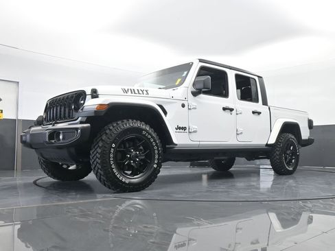 Used 2024 Jeep Gladiator Sport image 60