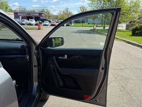 Used 2013 Kia Sorento LX image 33