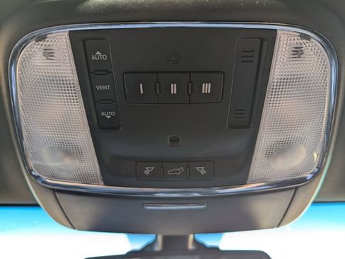 Used 2015 Jeep Grand Cherokee Altitude AWD/4WD image 18