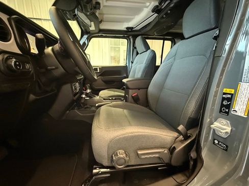 New 2025 Jeep Gladiator Sport image 20