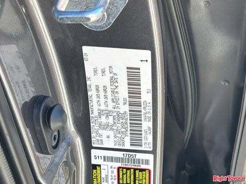Used 2024 Toyota Tundra Platinum AWD/4WD image 32